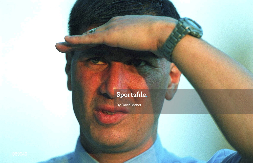 27 July 2001; Wycombe Wanderers manager Laurie Sanchez during the pre-season friendly match between Shelbourne and Wycombe Wanderers at Tolka Park in Dublin. Photo by David Maher/Sportsfile