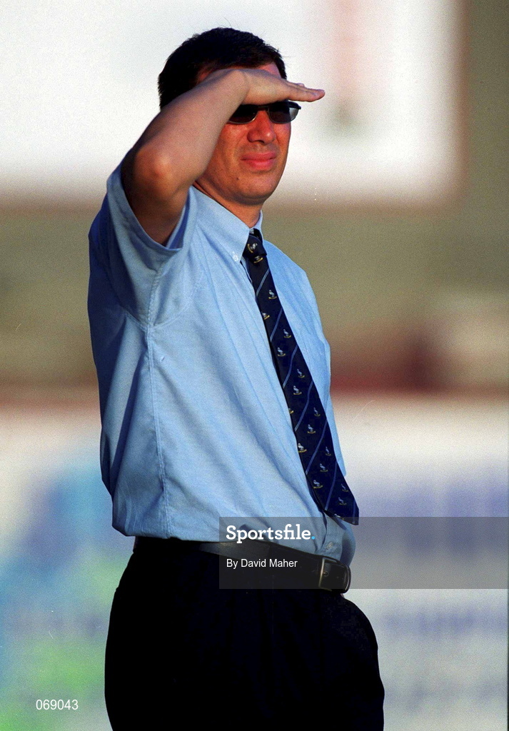 27 July 2001; Wycombe Wanderers manager Laurie Sanchez during the pre-season friendly match between Shelbourne and Wycombe Wanderers at Tolka Park in Dublin. Photo by David Maher/Sportsfile