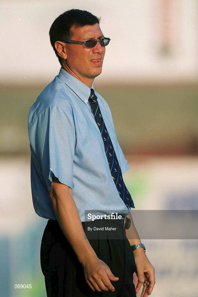 27 July 2001; Wycombe Wanderers manager Laurie Sanchez during the pre-season friendly match between Shelbourne and Wycombe Wanderers at Tolka Park in Dublin. Photo by David Maher/Sportsfile