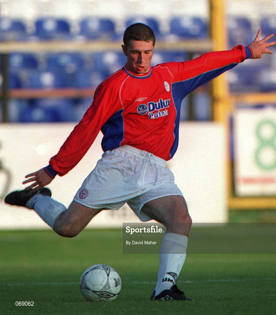 27 July 2001; Owen Heary of Shelbourne during the pre-season friendly match between Shelbourne and Wycombe Wanderers at Tolka Park in Dublin. Photo by David Maher/Sportsfile