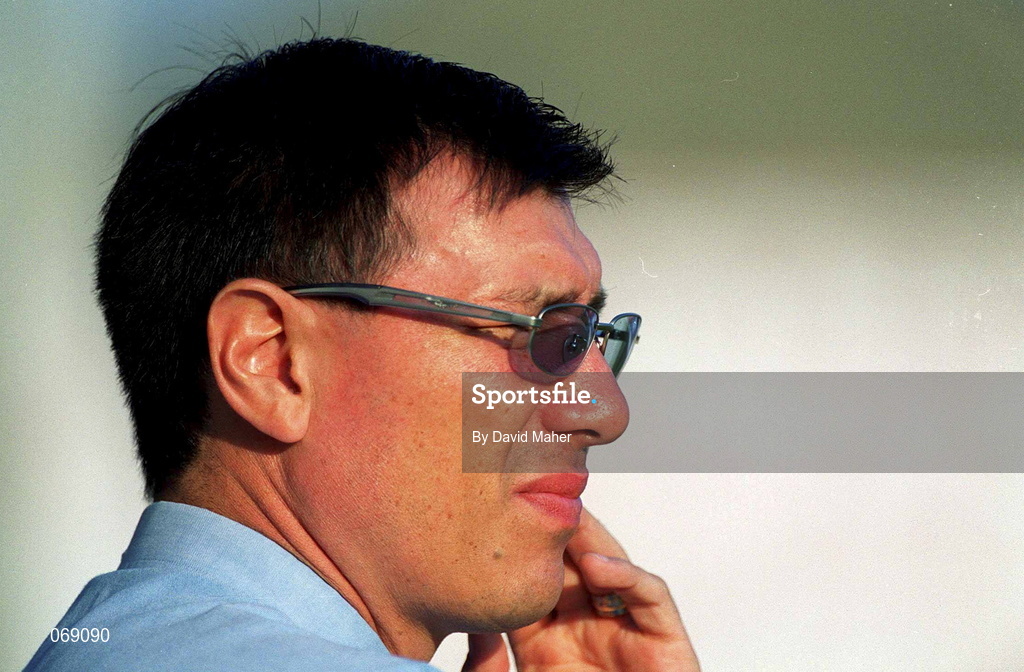 27 July 2001; Wycombe Wanderers manager Laurie Sanchez during the pre-season friendly match between Shelbourne and Wycombe Wanderers at Tolka Park in Dublin. Photo by David Maher/Sportsfile