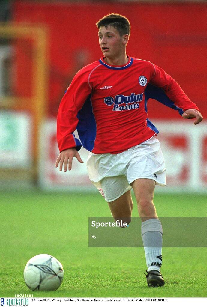 27 June 2001; Wesley Houlihan, Shelbourne. Soccer. Picture credit; David Maher / SPORTSFILE