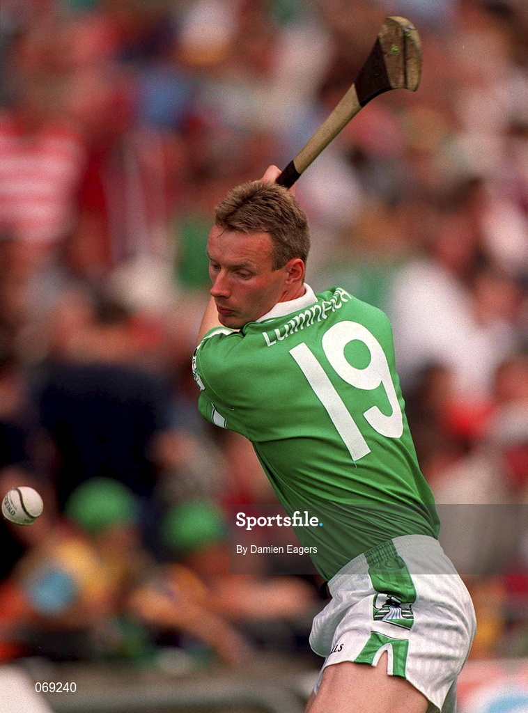 29 July 2001; Owen O'Neill of Limerick during the Guinness All-Ireland Senior Hurling Championship Quarter-Final match between Wexford and Limerick at Croke Park in Dublin. Photo by Damien Eagers/Sportsfile