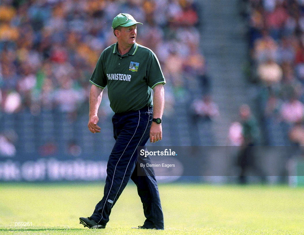 29 July 2001; Limerick manager Eamonn Cregan during the Guinness All-Ireland Senior Hurling Championship Quarter-Final match between Wexford and Limerick at Croke Park in Dublin. Photo by Damien Eagers/Sportsfile