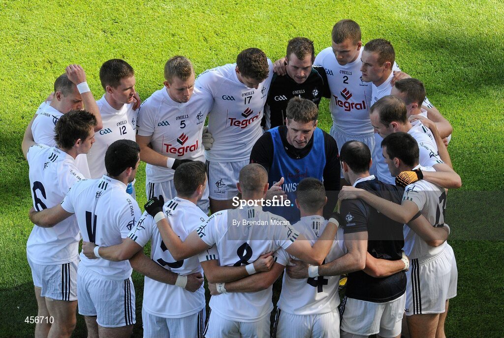 29 August 2010; Kildare manager Kieran McGeeney speaks to his players in a huddle just before the start of the game. GAA Football All-Ireland Senior Championship Semi-Final, Kildare v Down, Croke Park, Dublin. Picture credit: Brendan Moran / SPORTSFILE