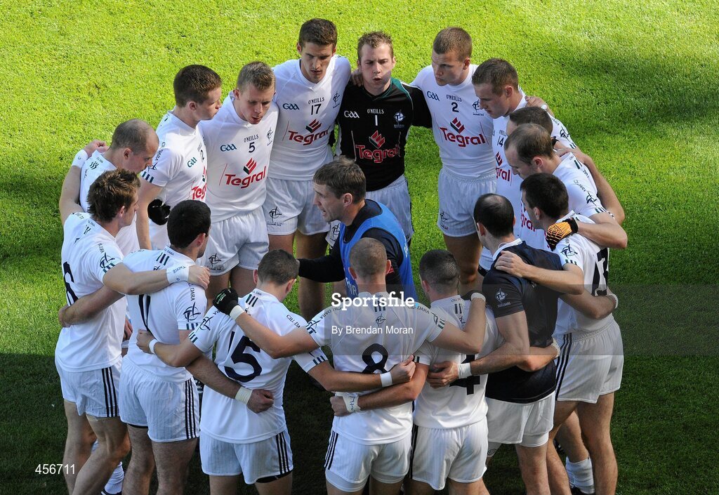 29 August 2010; Kildare manager Kieran McGeeney speaks to his players in a huddle just before the start of the game. GAA Football All-Ireland Senior Championship Semi-Final, Kildare v Down, Croke Park, Dublin. Picture credit: Brendan Moran / SPORTSFILE