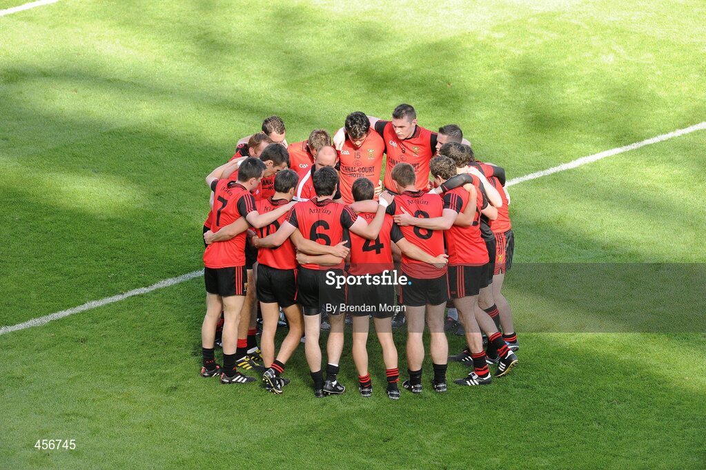 29 August 2010; The Down team gather together in a huddle before the game. GAA Football All-Ireland Senior Championship Semi-Final, Kildare v Down, Croke Park, Dublin. Picture credit: Brendan Moran / SPORTSFILE