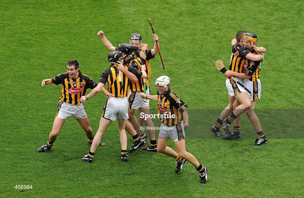 5 September 2010; Kilkenny players celebrate at the final whistle. ESB GAA Hurling All-Ireland Minor Championship Final, Kilkenny v Clare, Croke Park, Dublin. Picture credit: Brendan Moran / SPORTSFILE