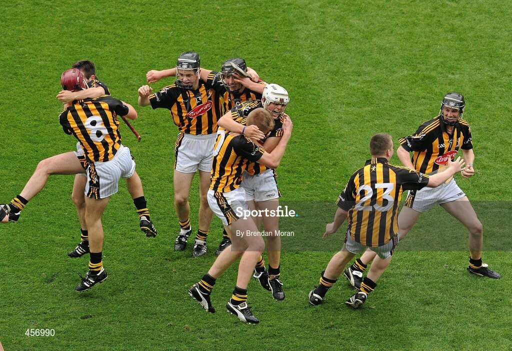 5 September 2010; Kilkenny players celebrate at the final whistle. ESB GAA Hurling All-Ireland Minor Championship Final, Kilkenny v Clare, Croke Park, Dublin. Picture credit: Brendan Moran / SPORTSFILE