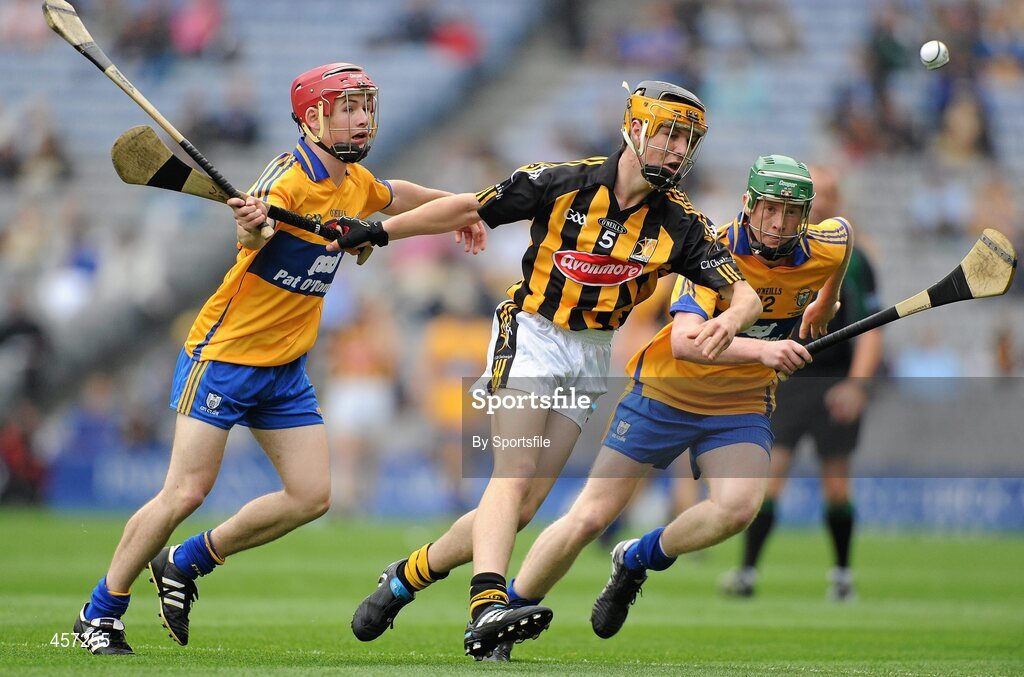 5 September 2010; Pat O'Carroll, Kilkenny, in action against David O'Halloran, left, and Jamie Shanahan, Clare. ESB GAA Hurling All-Ireland Minor Championship Final, Kilkenny v Clare. Photo by Sportsfile