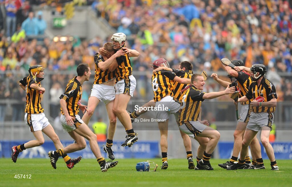5 September 2010; Kilkenny players celebrate after the game. ESB GAA Hurling All-Ireland Minor Championship Final, Kilkenny v Clare. Picture credit: Dáire Brennan / SPORTSFILE