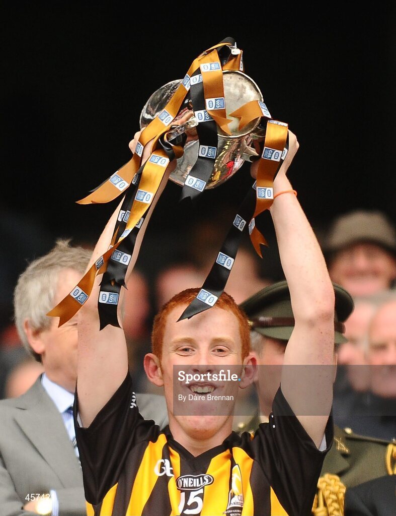 5 September 2010; Thomas O'Hanrahan, Kilkenny, lifts the Irish Press Cup. ESB GAA Hurling All-Ireland Minor Championship Final, Kilkenny v Clare. Picture credit: Dáire Brennan / SPORTSFILE