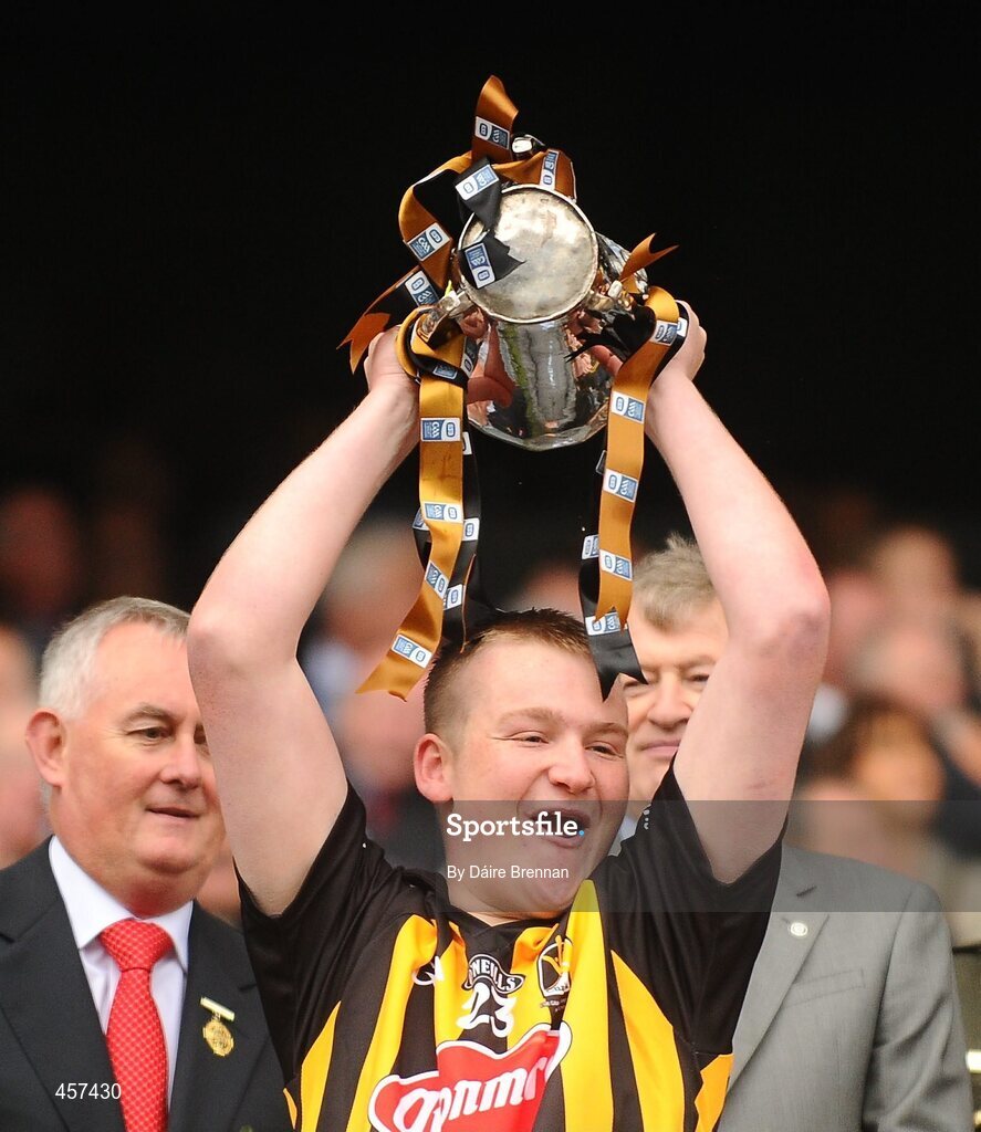 5 September 2010; Stephen Farrell, Kilkenny, lifts the Irish Press Cup. ESB GAA Hurling All-Ireland Minor Championship Final, Kilkenny v Clare. Picture credit: Dáire Brennan / SPORTSFILE