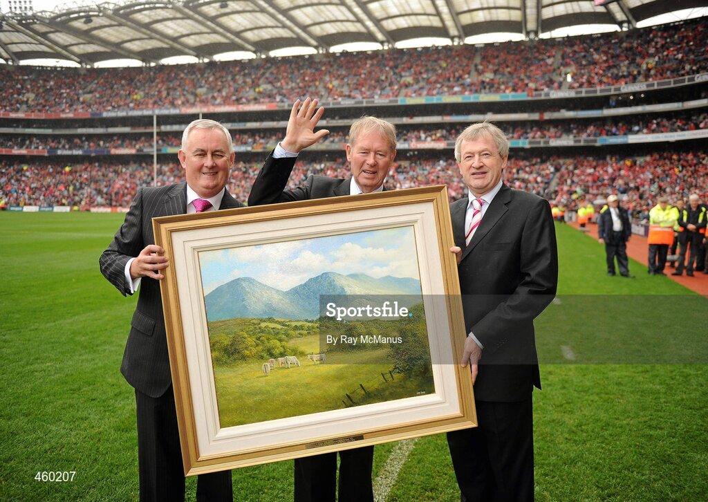 19 September 2010; RTE Gaelic Games Commentator Micheal O Muircheartaigh, centre, receives a commemorative painting from Uachtarán CLG Criostóir Ó Cuana, left, and Paraic Duffy, Ard Stiúrthoir, before he commentates on his last All-Ireland Senior Championship Final. GAA Football All-Ireland Senior Championship Final, Down v Cork, Croke Park, Dublin. Picture credit: Ray McManus / SPORTSFILE