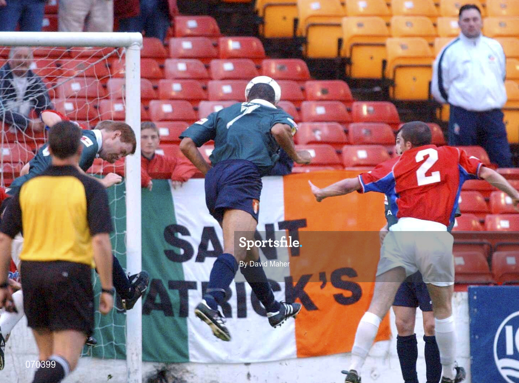 17 August 2001; Paul Osam of St Patrick's Athletic, heads in his side's first goal during the eircom League Premier Division match between Shelbourne and St Patrick's Athletic at Tolka Park in Dublin. Photo by David Maher/Sportsfile