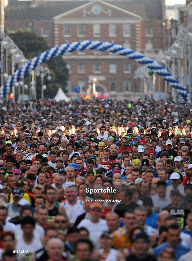25 October 2010; A general view of the start of the Lifestyle Sports - adidas Dublin Marathon 2010. Fitzwilliam Place, Dublin. Picture credit: Stephen McCarthy / SPORTSFILE