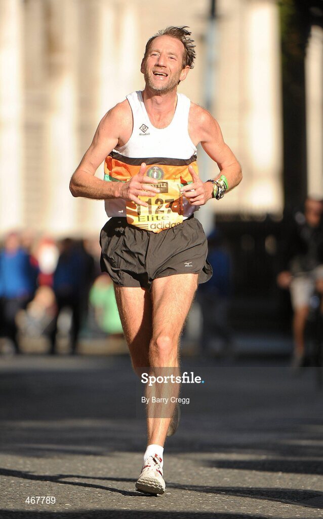 25 October 2010; Cathal O'Connell, from Cork, in action during the Lifestyle Sports - adidas Dublin Marathon 2010, Merrion Square, Dublin. Picture credit: Barry Cregg / SPORTSFILE