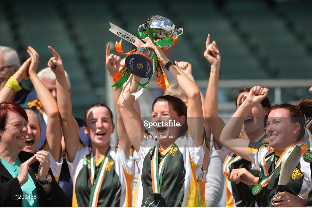 12 August 2016; Kiera Kinahan Murphy of Australaisa lifts the cup after victory in the GAA World Games Camogie Cup during Day 4 of the Etihad Airways GAA World Games 2016 at Croke Park in Dublin. Photo by Eóin Noonan/Sportsfile