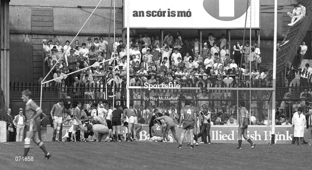 24 August 1986; Medical personnel attend to Meath defenders Joe Cassells, 2, Mick Lyons and goalkeeper Michael McQuillan during the All-Ireland Senior Football Championship Semi-Final match between Meath and Kerry at Croke Park in Dublin. Photo by Ray McManus/Sportsfile