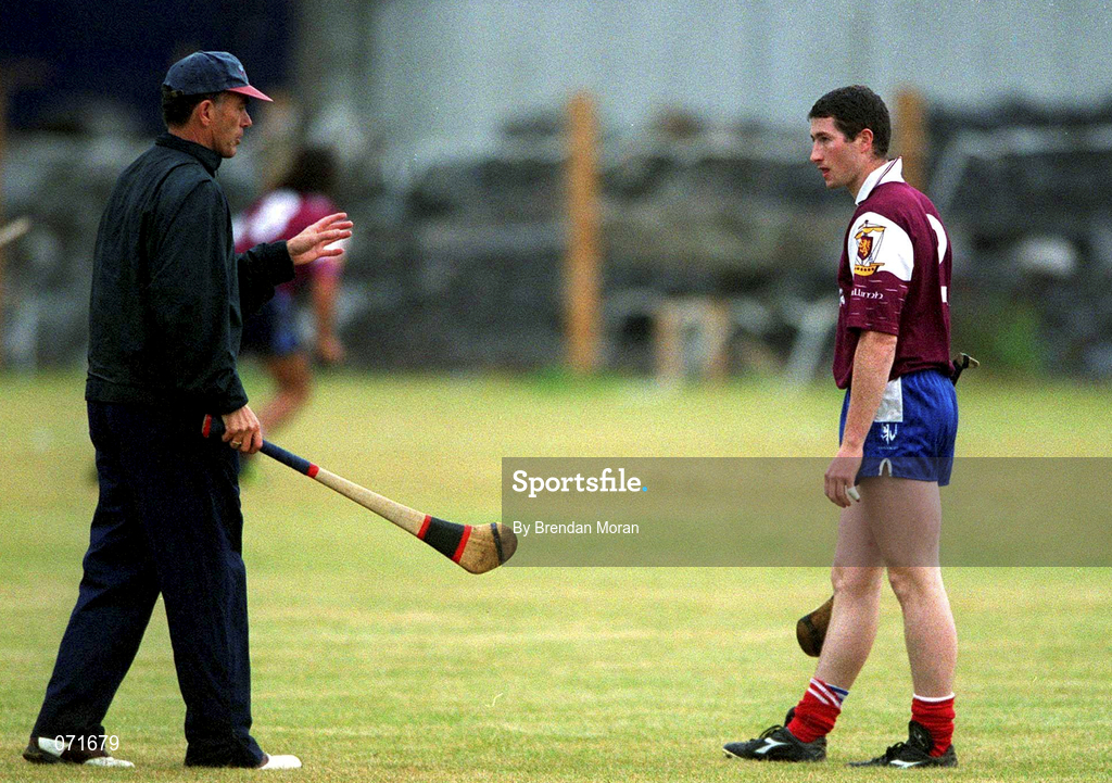 29 August 2001; Galway selector John Connolly speaks to captain Liam Hodgins during a Galway hurling press night at Pearse Stadium ahead of the Guinness All-Ireland Senior Hurling Championship Final. Photo by Matt Browne/Sportsfile