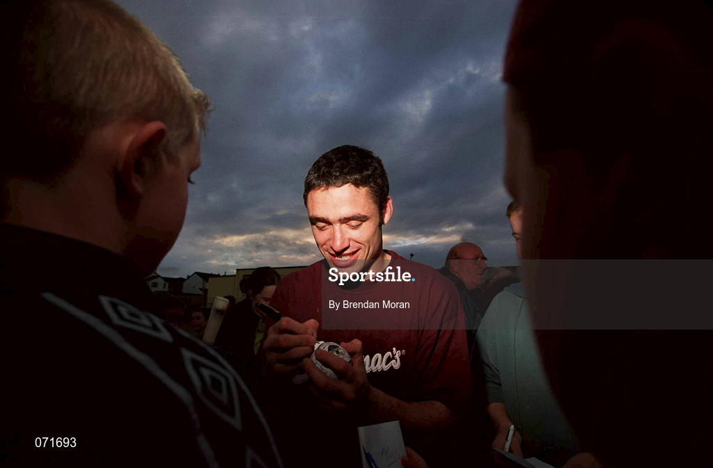 29 August 2001; Galway's Alan Kerins signs autographs for supporters during a Galway hurling press night at Pearse Stadium ahead of the Guinness All-Ireland Senior Hurling Championship Final. Photo by Matt Browne/Sportsfile