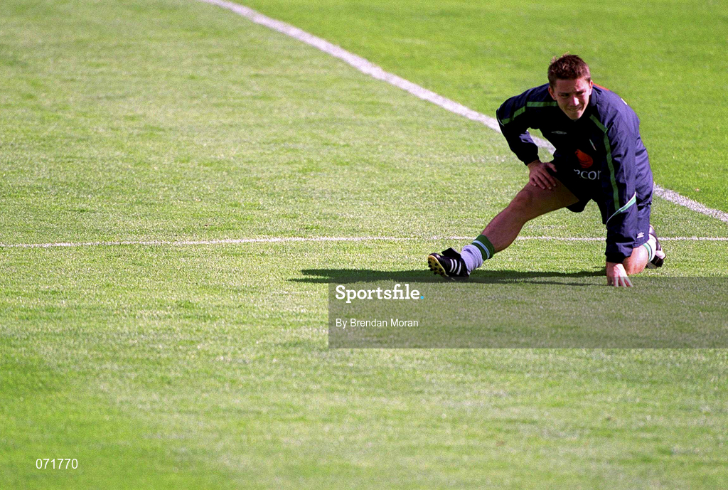 31 August 2001; Matt Holland stretches out during a Republic of Ireland training session at Lansdowne Road in Dublin. Photo by Brendan Moran/Sportsfile