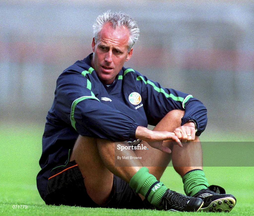 31 August 2001; Republic of Ireland manager Mick McCarthy speaks to his players during a Republic of Ireland training session at Lansdowne Road in Dublin. Photo by Matt Browne/Sportsfile