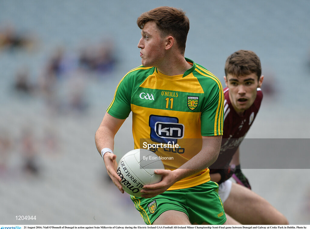 21 August 2016; Niall O'Donnell of Donegal in action against Seán Milkerrin of Galway during the Electric Ireland GAA Football All-Ireland Minor Championship Semi-Final game between Donegal and Galway at Croke Park in Dublin. Photo by Eóin Noonan/Sportsfile