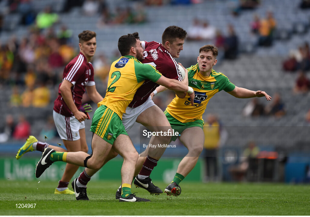 21 August 2016; Cein D'Arcy of Galway in action against Seaghan Ferry, left, and JD Boyle of Donegal during the Electric Ireland GAA Football All-Ireland Minor Championship Semi-Final game between Donegal and Galway at Croke Park in Dublin. Photo by Ray McManus/Sportsfile
