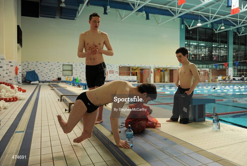 9 April 2010; Laurence McGivern, from Newry, Armagh, left, Jonathan McGrath, from Clare, and James Scully, from Ratoath, Meath, right, prepare ahead of swimming training at an Ireland paralympic squad training camp. Ireland Paralympic Squad Training Camp - April 2010, University of Limerick, Limerick. Picture credit: Stephen McCarthy / SPORTSFILE