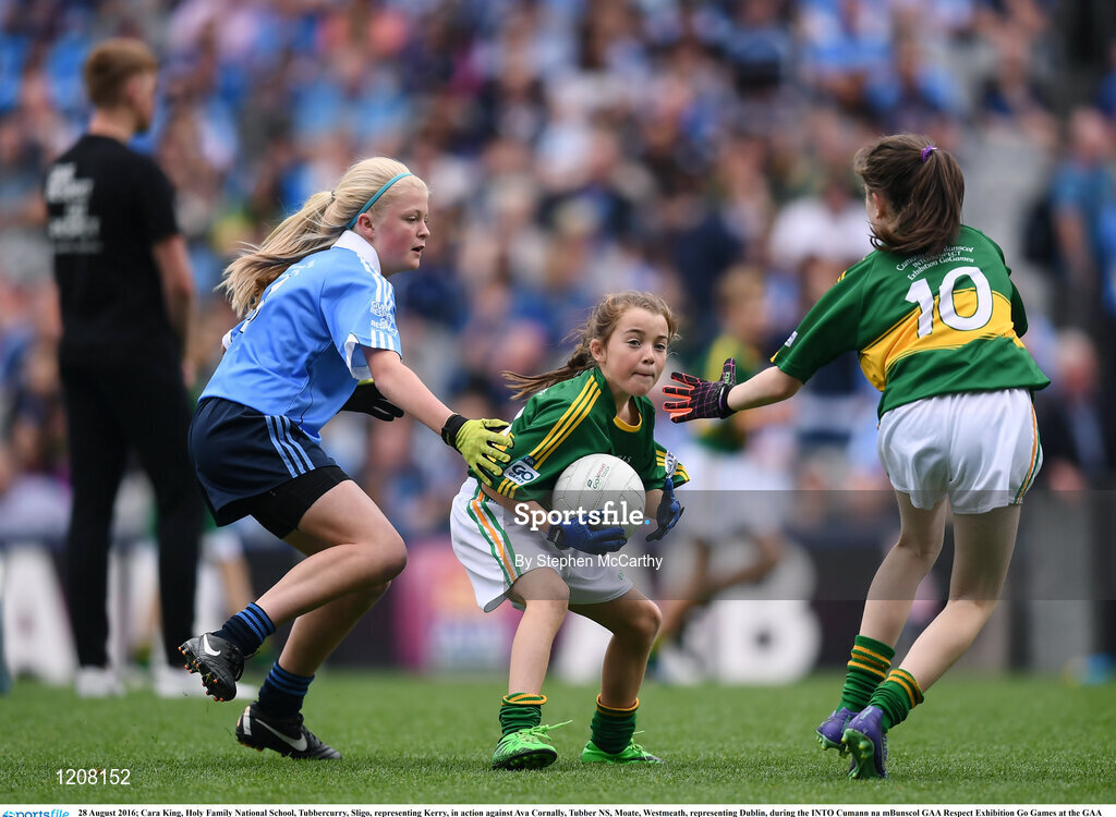 28 August 2016; Cara King, Holy Family National School, Tubbercurry, Sligo, representing Kerry, in action against Ava Cornally, Tubber NS, Moate, Westmeath, representing Dublin, during the INTO Cumann na mBunscol GAA Respect Exhibition Go Games at the GAA Football All-Ireland Senior Championship Semi-Final game between Dublin and Kerry at Croke Park in Dublin. Photo by Stephen McCarthy/Sportsfile