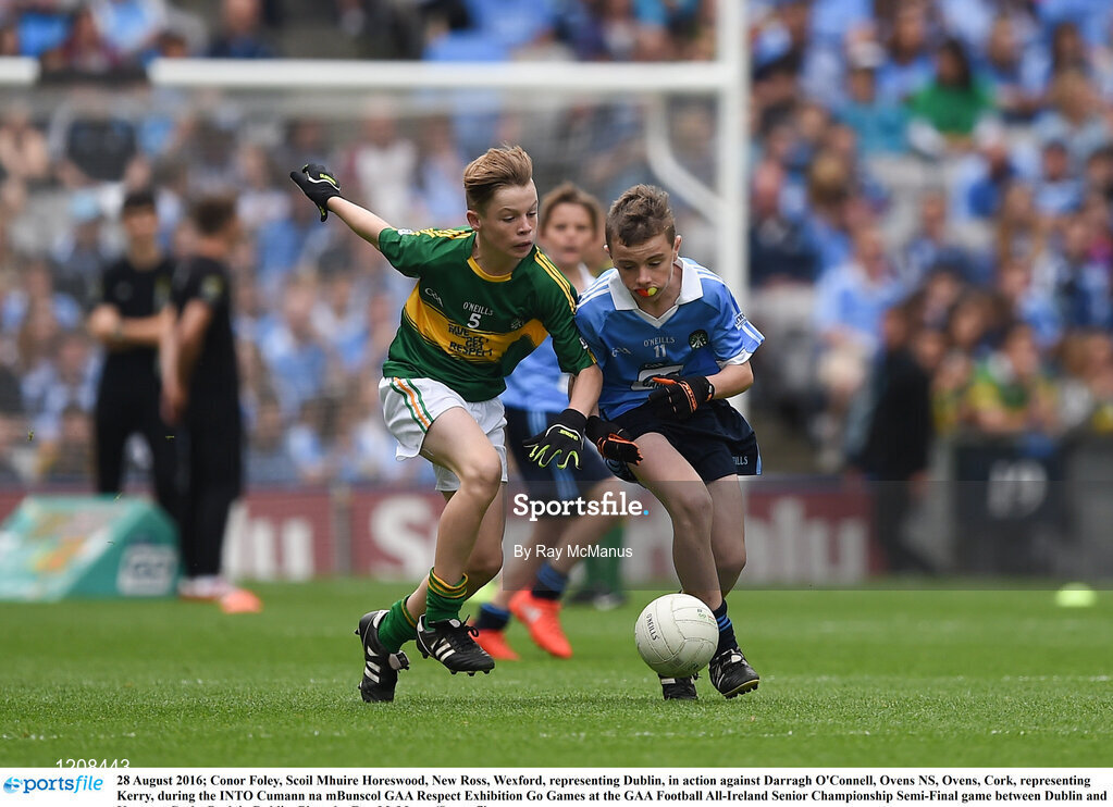 28 August 2016; Conor Foley, Scoil Mhuire Horeswood, New Ross, Wexford, representing Dublin, in action against Darragh O'Connell, Ovens NS, Ovens, Cork, representing Kerry, during the INTO Cumann na mBunscol GAA Respect Exhibition Go Games at the GAA Football All-Ireland Senior Championship Semi-Final game between Dublin and Kerry at Croke Park in Dublin. Photo by Ray McManus/Sportsfile