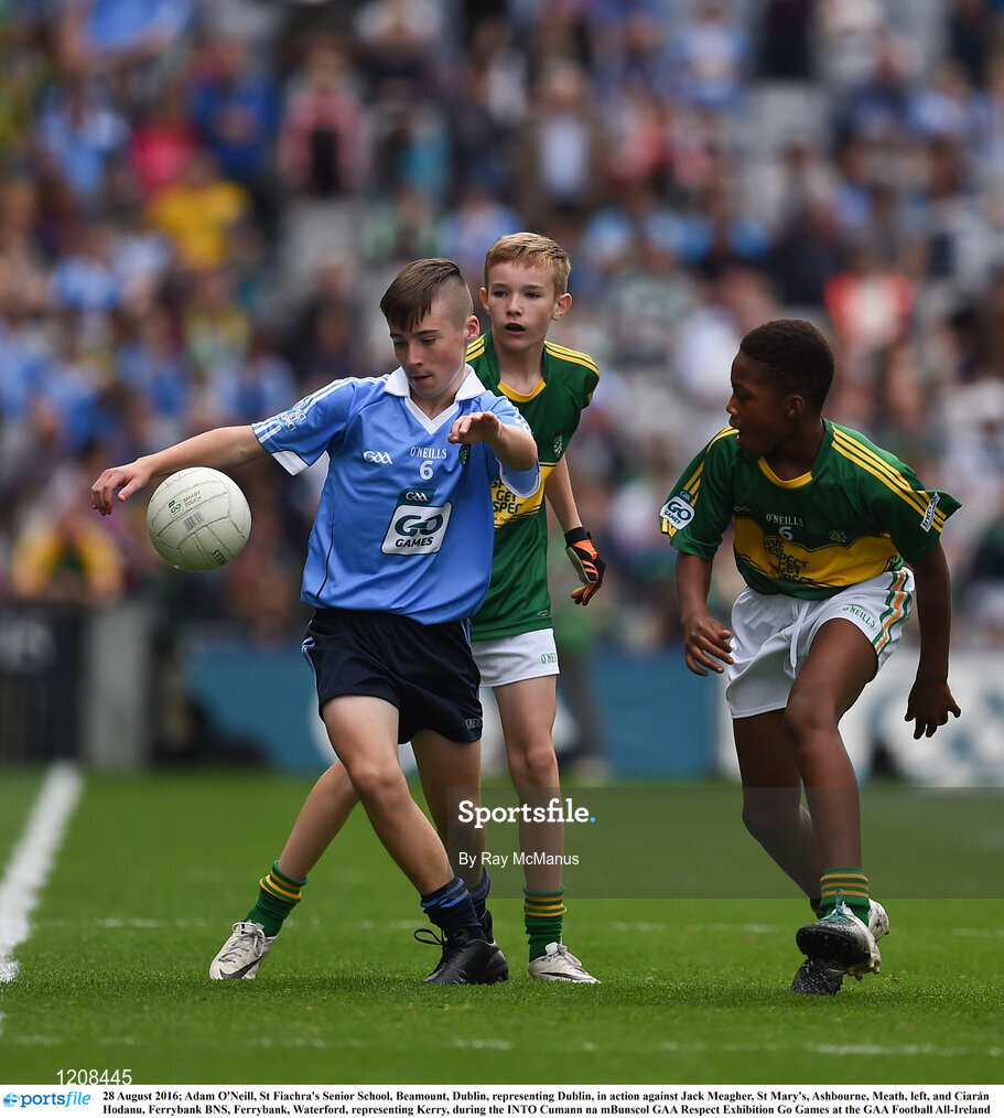 28 August 2016; Adam O'Neill, St Fiachra's Senior School, Beamount, Dublin, representing Dublin, in action against Jack Meagher, St Mary's, Ashbourne, Meath, left, and Ciarán Hodanu, Ferrybank BNS, Ferrybank, Waterford, representing Kerry, during the INTO Cumann na mBunscol GAA Respect Exhibition Go Games at the GAA Football All-Ireland Senior Championship Semi-Final game between Dublin and Kerry at Croke Park in Dublin. Photo by Ray McManus/Sportsfile