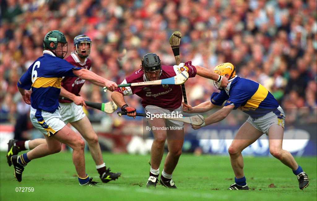 9 September 2001; Joe Rabbitte of Galway in action against David Kennedy, left, and Paul Ormonde of Tipperary during the Guinness All-Ireland Senior Hurling Championship Final match between Tipperary and Galway at Croke Park in Dublin. Photo by Brendan Moran/Sportsfile