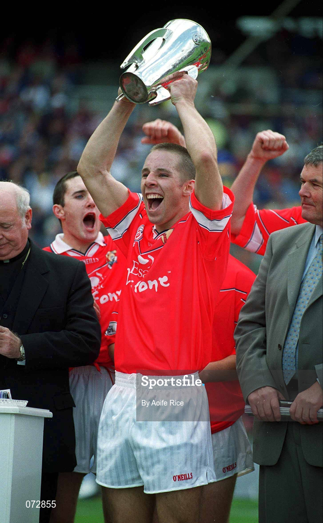 9 September 2001; Cork captain Tomás O'Leary lifts the cup following the All-Ireland Minor Hurling Championship Final between Cork and Galway at Croke Park in Dublin. Photo by Aoife Rice/Sportsfile