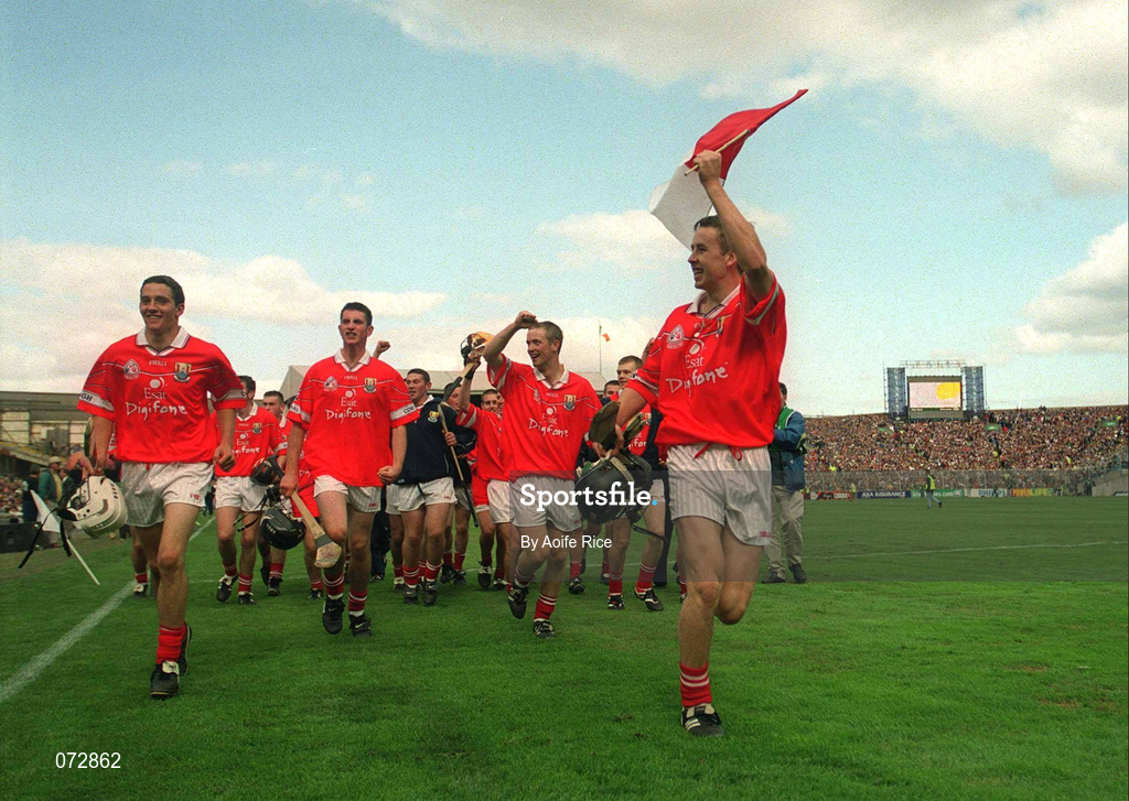 9 September 2001; Cork players celebrate following their victory in the All-Ireland Minor Hurling Championship Final between Cork and Galway at Croke Park in Dublin. Photo by Aoife Rice/Sportsfile