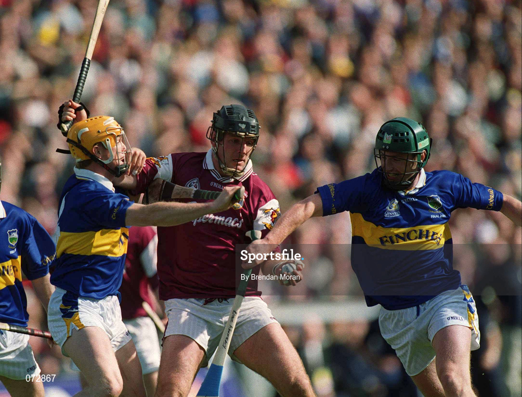 9 September 2001; Joe Rabbitte of Galway in action against Paul Ormonde, left, and David Kennedy of Tipperary during the Guinness All-Ireland Senior Hurling Championship Final match between Tipperary and Galway at Croke Park in Dublin. Photo by Brendan Moran/Sportsfile