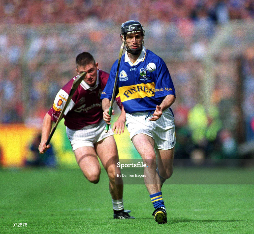 9 September 2001; Thomas Dunne of Tipperary in action against Derek Hardiman of Galway during the Guinness All-Ireland Senior Hurling Championship Final match between Tipperary and Galway at Croke Park in Dublin. Photo by Damien Eagers/Sportsfile