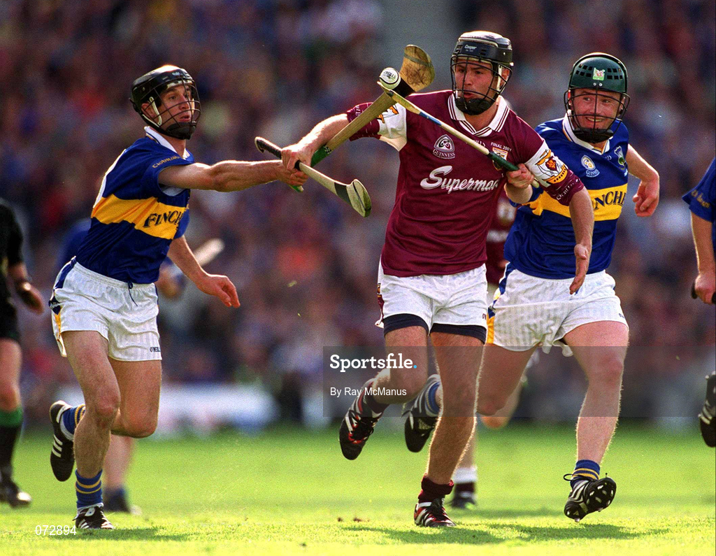 9 September 2001; Richie Murray of Galway in action against Thomas Dunne, left, and David Kennedy of Tipperary during the Guinness All-Ireland Senior Hurling Championship Final match between Tipperary and Galway at Croke Park in Dublin. Photo by Ray McManus/Sportsfile