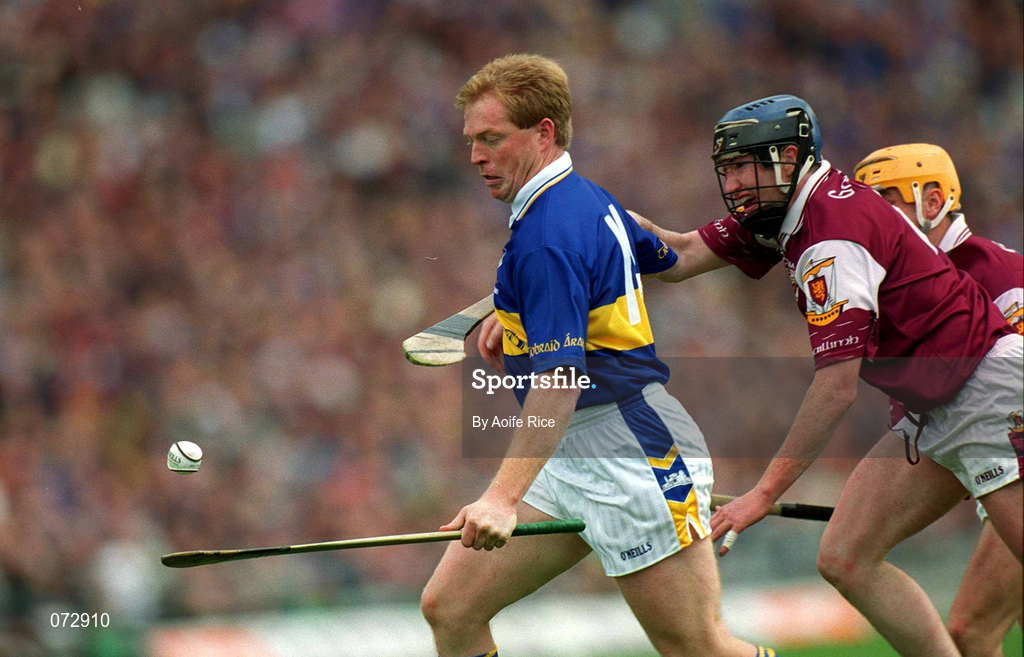 9 September 2001; Declan Ryan of Tipperary in action against Liam Hodgins of Galway during the Guinness All-Ireland Senior Hurling Championship Final match between Tipperary and Galway at Croke Park in Dublin. Photo by Aoife Rice/Sportsfile