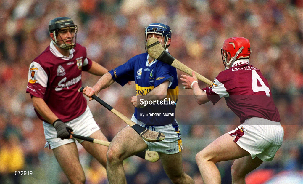 9 September 2001; Eoin Kelly of Tipperary in action against Ollie Canning, 4, and Cathal Moore of Galway during the Guinness All-Ireland Senior Hurling Championship Final match between Tipperary and Galway at Croke Park in Dublin. Photo by Brendan Moran/Sportsfile