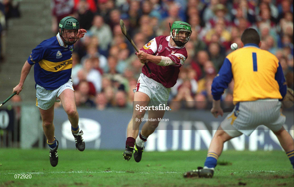 9 September 2001; Fergal Healy of Galway on his way to scoring his side's second goal despite the attention of David Kennedy, left, and Tipperary goalkeeper Brendan Cummins during the Guinness All-Ireland Senior Hurling Championship Final match between Tipperary and Galway at Croke Park in Dublin. Photo by Brendan Moran/Sportsfile