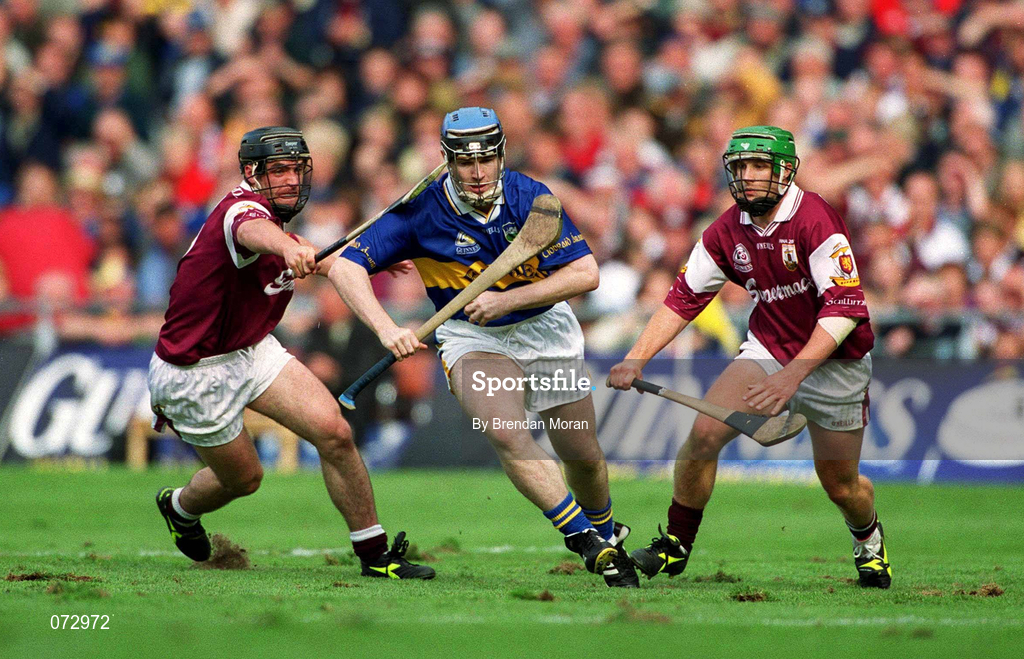 9 September 2001; Michael Ryan of Tipperary in action against Alan Kerins, left, and Fergal Healy of Galway during the Guinness All-Ireland Senior Hurling Championship Final match between Tipperary and Galway at Croke Park in Dublin. Photo by Brendan Moran/Sportsfile