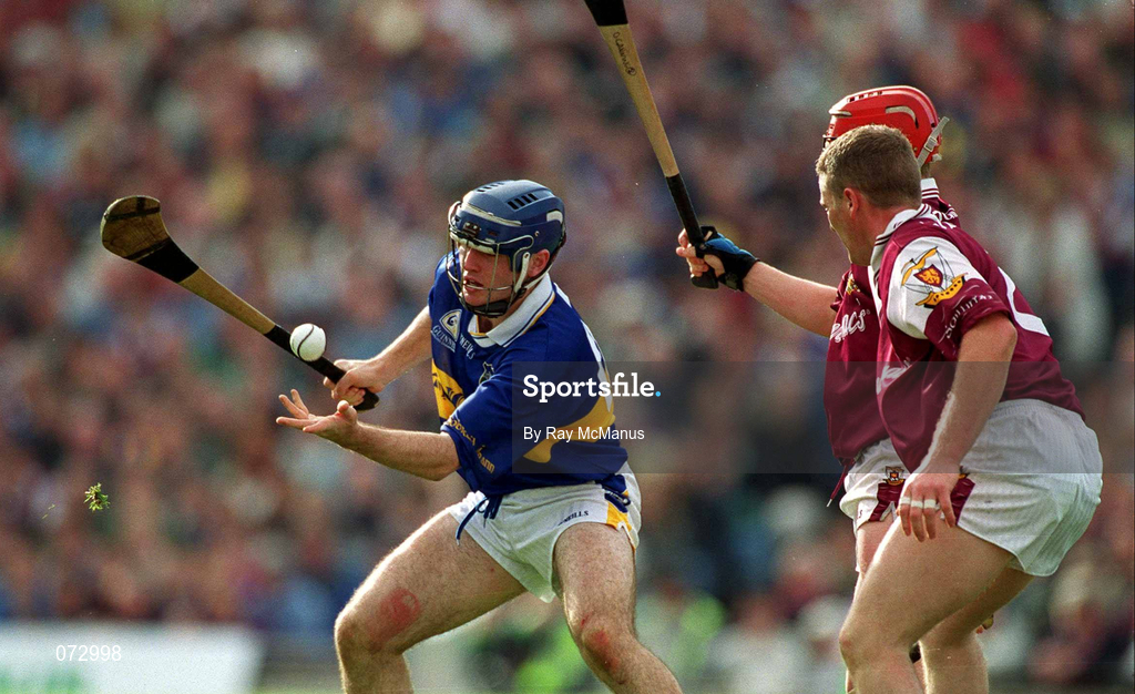 9 September 2001; Eoin Kelly of Tipperary in action against Ollie Canning, red helmet, and Gregory Kennedy of Galway during the Guinness All-Ireland Senior Hurling Championship Final match between Tipperary and Galway at Croke Park in Dublin. Photo by Ray McManus/Sportsfile