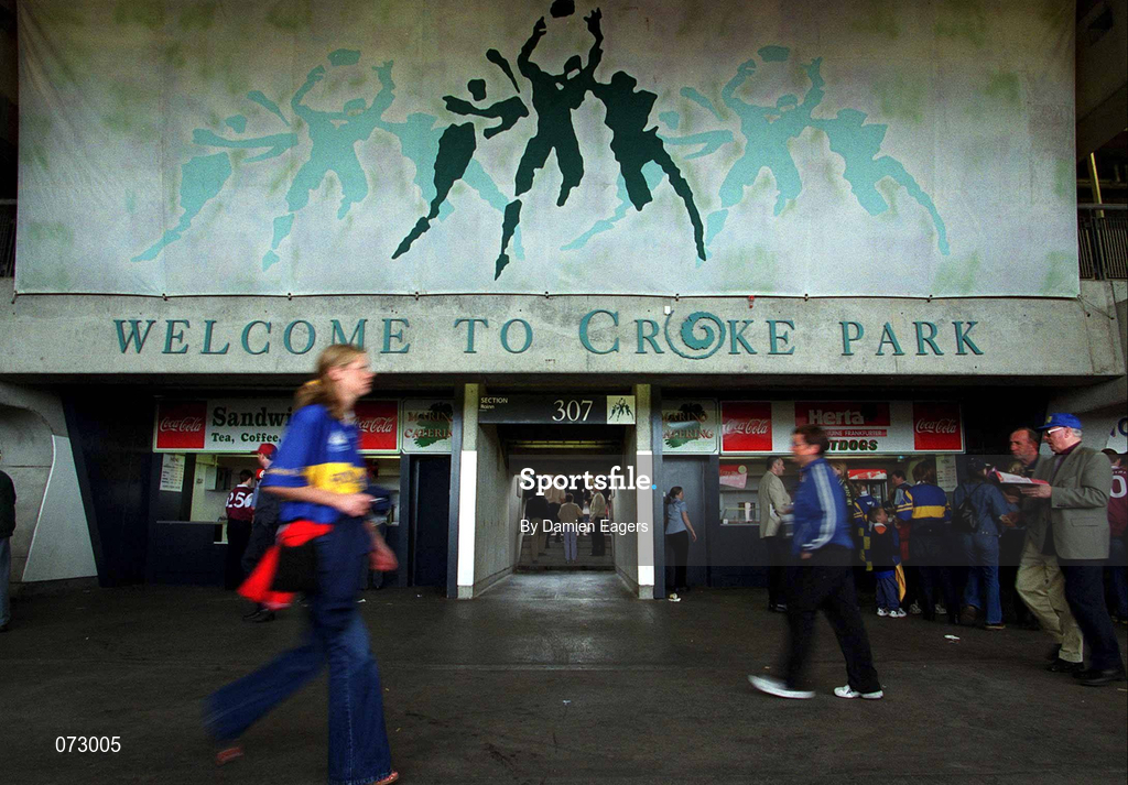 9 September 2001; Supporters make their way into the stadium prior to the Guinness All-Ireland Senior Hurling Championship Final match between Tipperary and Galway at Croke Park in Dublin. Photo by Damien Eagers/Sportsfile