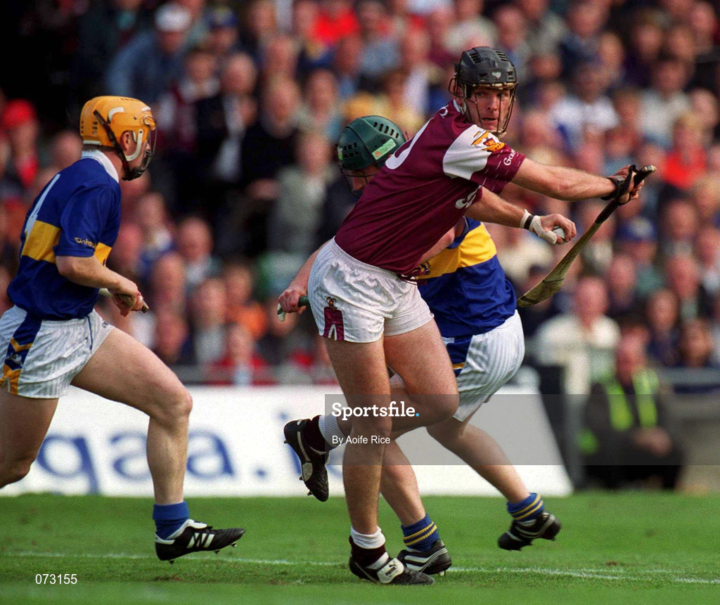 9 September 2001; Joe Rabbitte of Galway in action against Paul Ormonde, left, and David Kennedy of Tipperary during the Guinness All-Ireland Senior Hurling Championship Final match between Tipperary and Galway at Croke Park in Dublin. Photo by Aoife Rice/Sportsfile