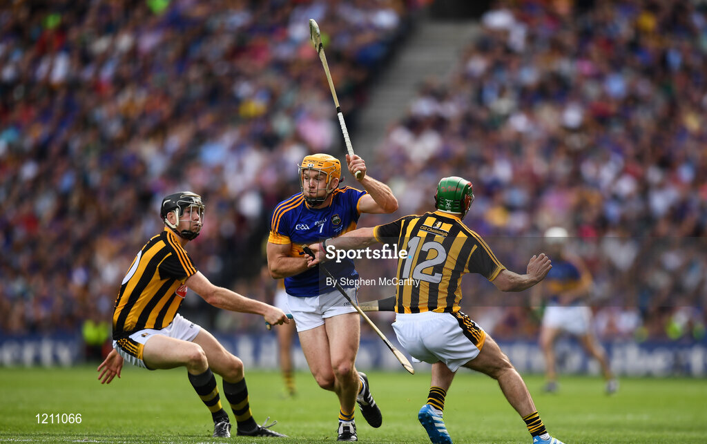 4 September 2016; Pádraic Maher of Tipperary in action against Walter Walsh, left, and Eóin Larkin of Kilkenny during the GAA Hurling All-Ireland Senior Championship Final match between Kilkenny and Tipperary at Croke Park in Dublin. Photo by Stephen McCarthy/Sportsfile