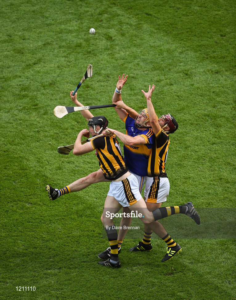 4 September 2016; Padraic Maher of Tipperary in action against Walter Walsh, left, and Kevin Kelly of Kilkenny during the GAA Hurling All-Ireland Senior Championship Final match between Kilkenny and Tipperary at Croke Park in Dublin. Photo by Daire Brennan/Sportsfile