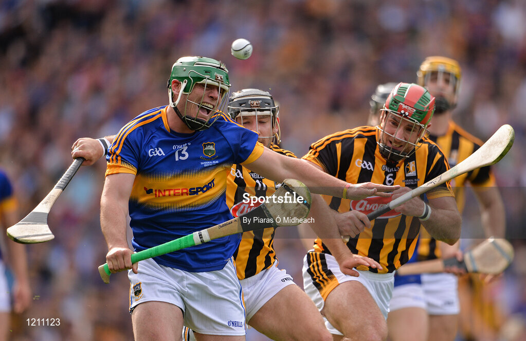 4 September 2016; John O’Dwyer of Tipperary is tackled by Richie Hogan, centre, and Kieran Joyce of Kilkenny during the GAA Hurling All-Ireland Senior Championship Final match between Kilkenny and Tipperary at Croke Park in Dublin. Photo by Piaras Ó Mídheach/Sportsfile