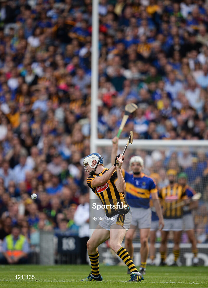 4 September 2016; TJ Reid of Kilkenny scores a point during the GAA Hurling All-Ireland Senior Championship Final match between Kilkenny and Tipperary at Croke Park in Dublin. Photo by Seb Daly/Sportsfile